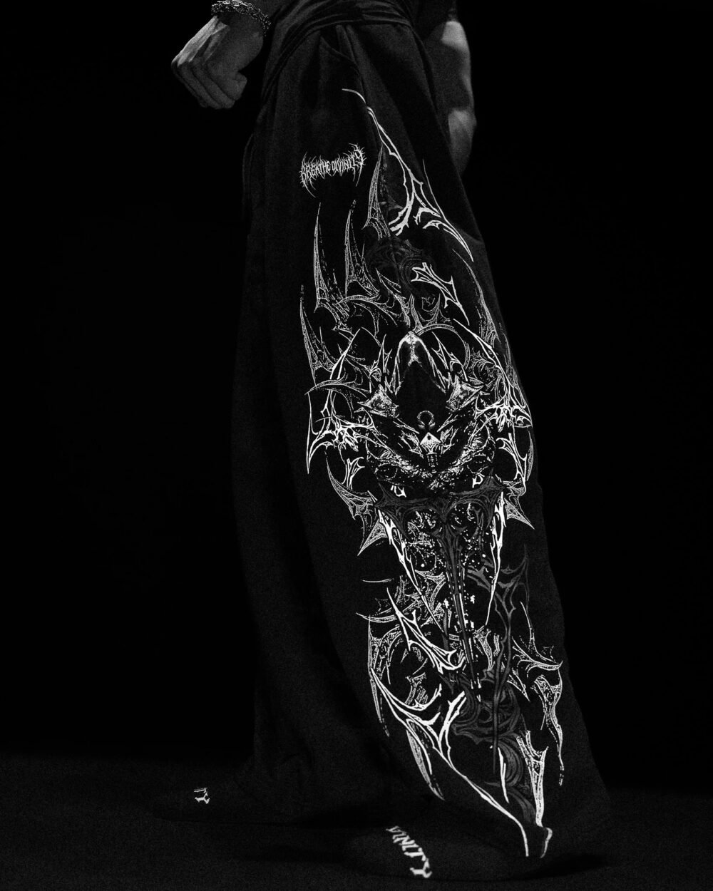 Banana Shape Deathkeeper Uncuffed sweatpants [VOID BLACK] | BREATHEDIVINITY