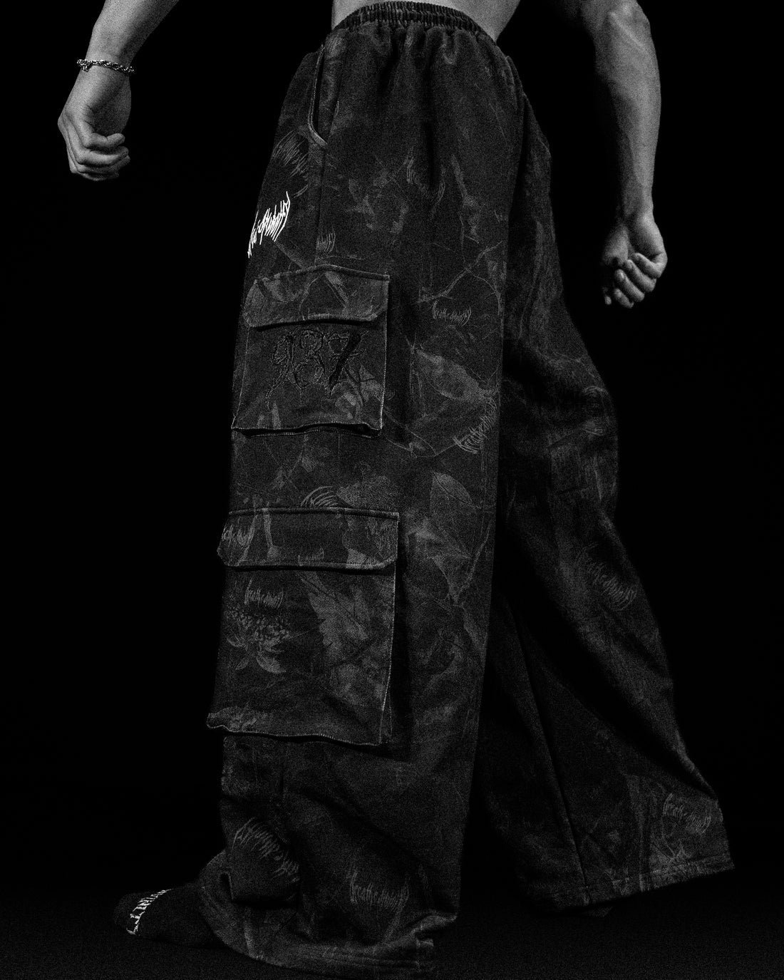 Pantalón cargo oversized BREATHEDIVINITY Nightshade Camo